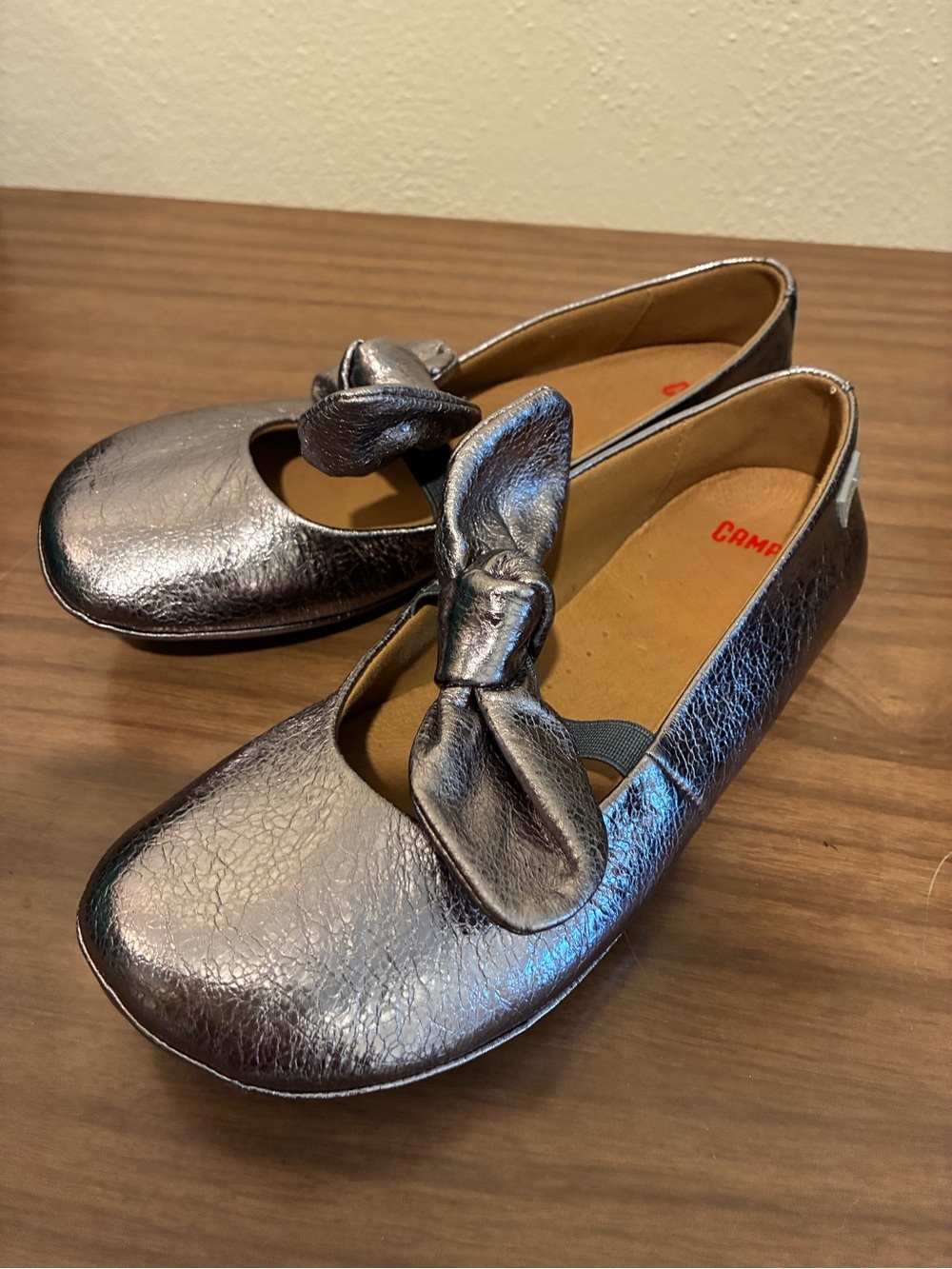 Camper Metallic Silver Knot-Detail Ballet Flats
